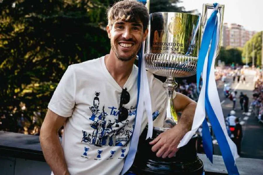 Aritz Elustondo, con la Copa del Rey