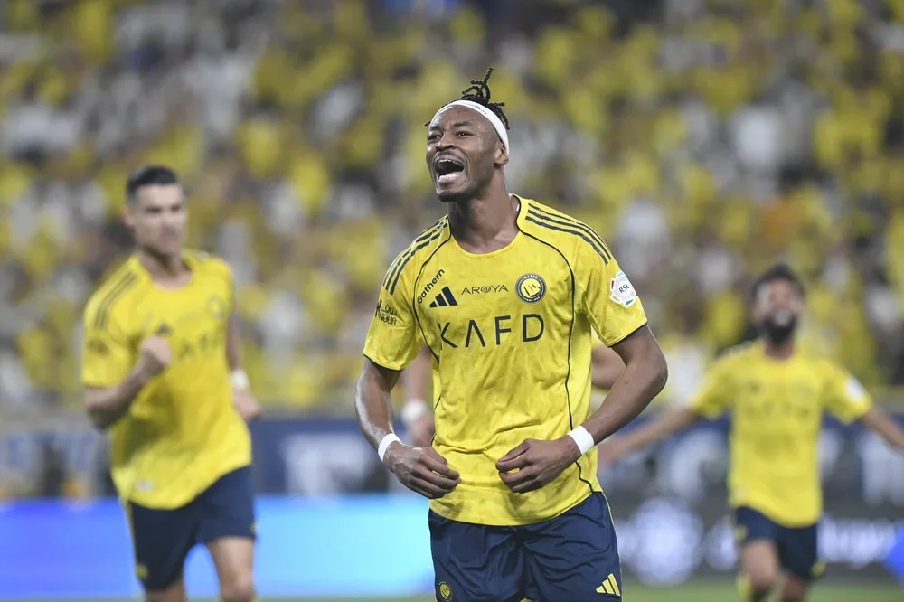 Simakan celebrando su gol frente Al-Hilal